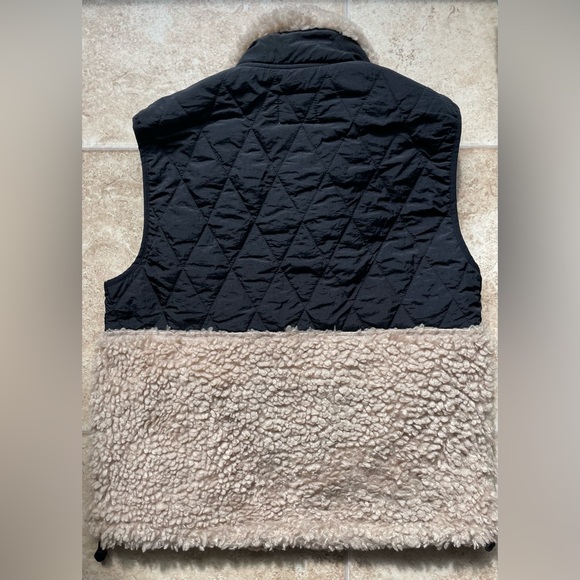 Abercrombie & Fitch Sherpa Vest - Picture 2 of 3